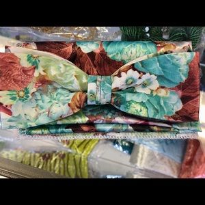 The bouquet Bow tie and pocket square